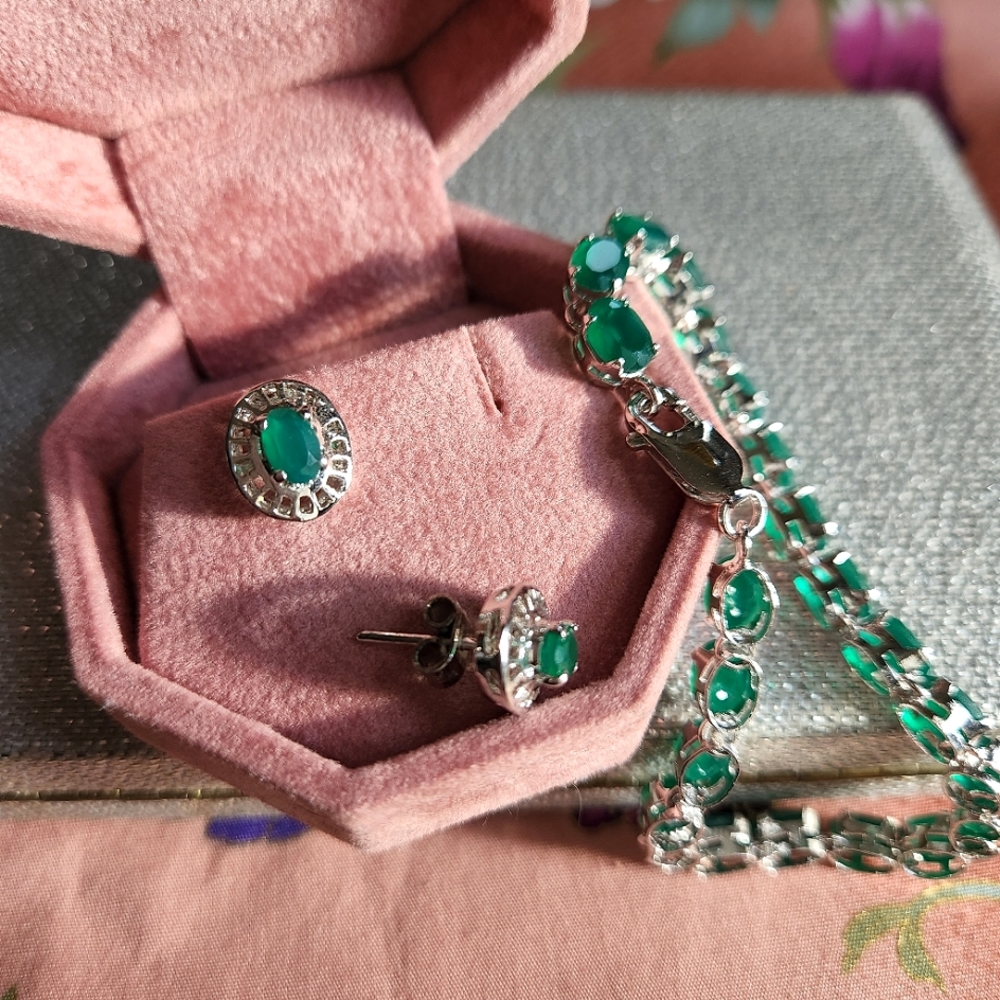 Silver and Jade stud earrings and bracelet